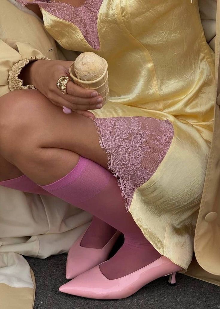 Diorgirlx's tweet photo. these two colors >> https://t.co/E4YRR61pww