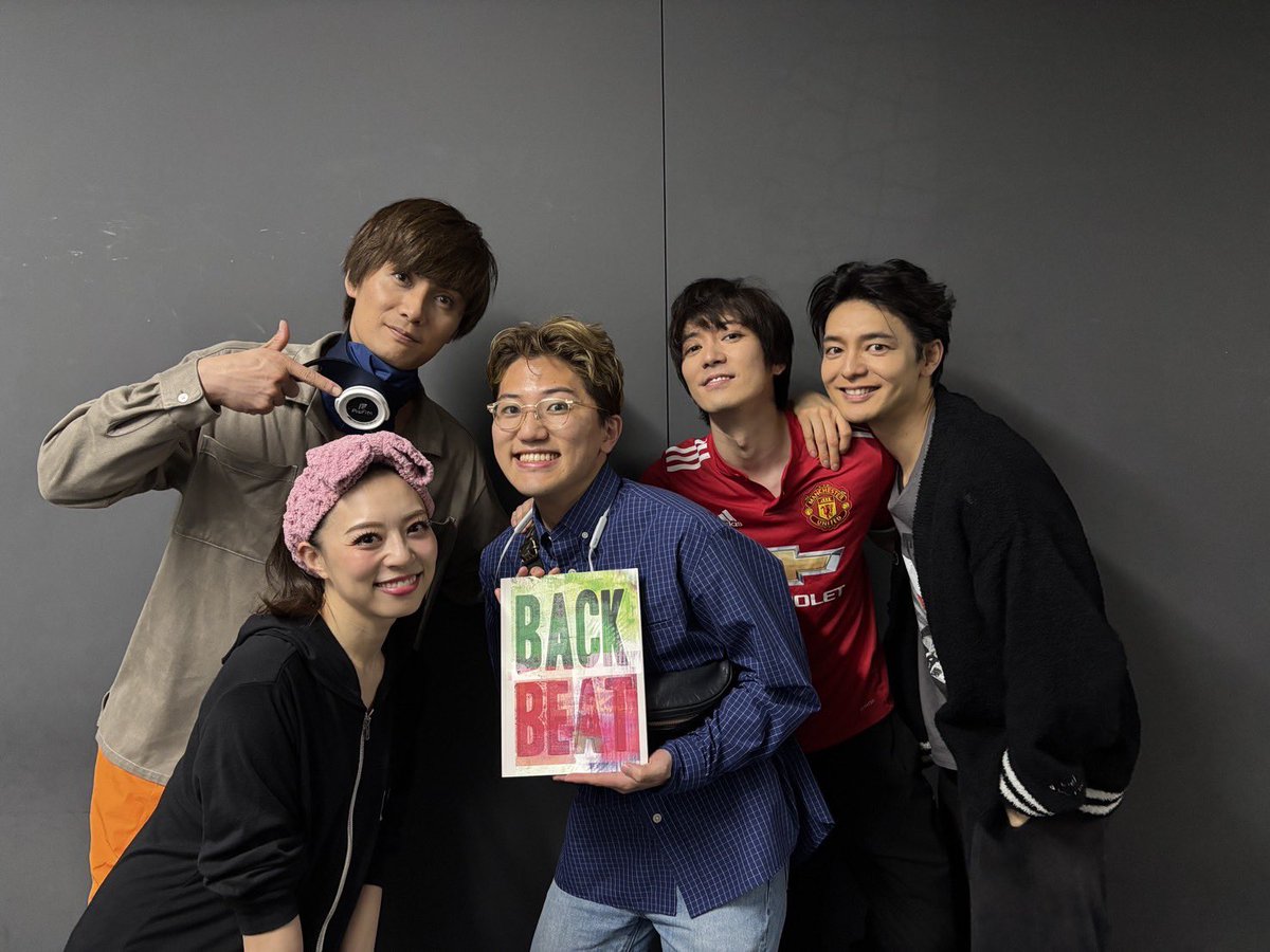 narushi_fukuda's tweet photo. 人生二度目の #BACKBEAT
ビートルズの裏側ドラマが見応え抜群な上に、ライブとしてのクオリティもエグいっ
なんて贅沢な演劇なんだ！サントラ欲しい！
カテコで和樹ジョンにファンサもらっちゃったし、大好きな役者さんたちに会えて幸せ〜 https://t.co/KGFhee1Hl6