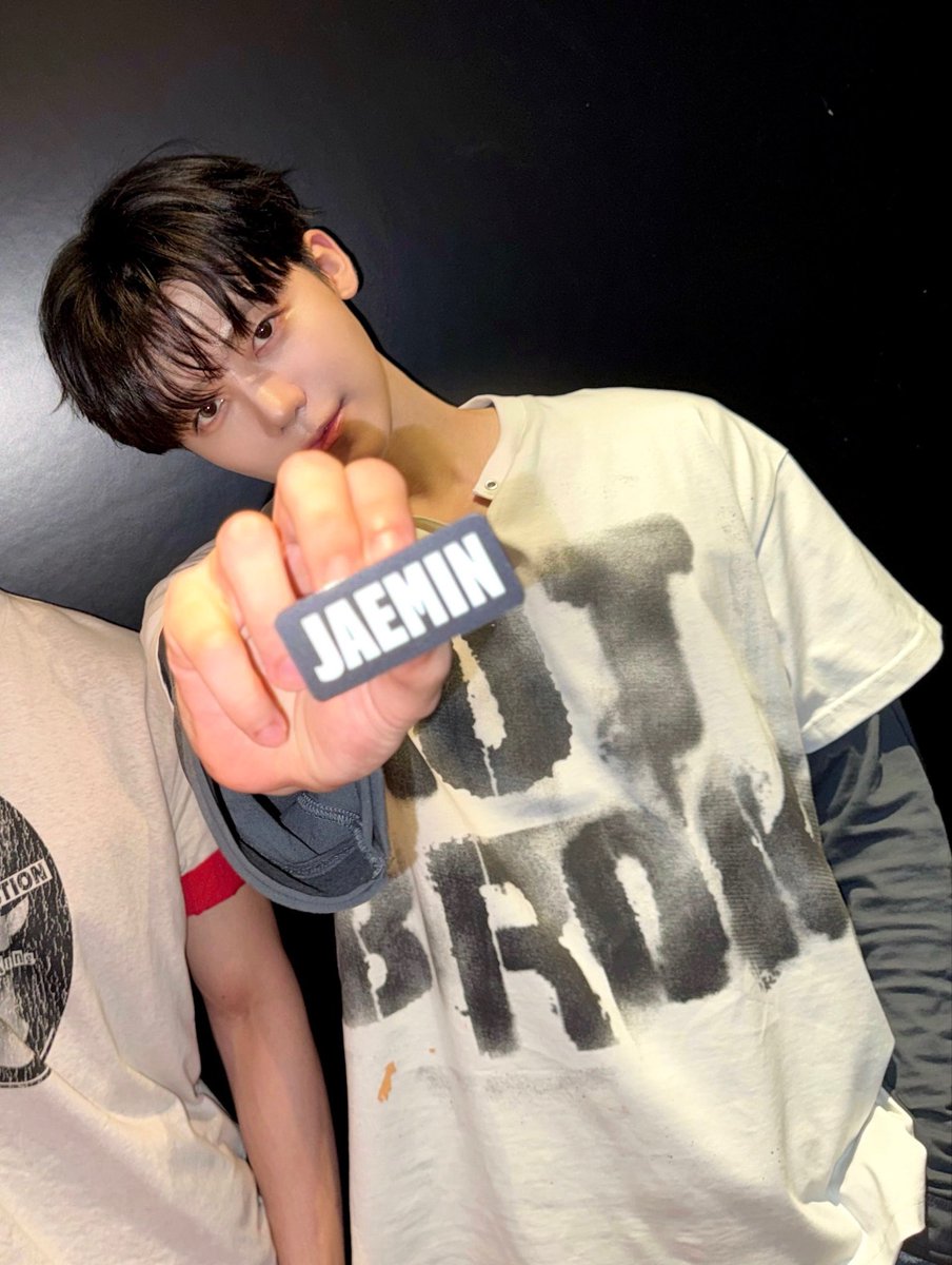 李J tweet media