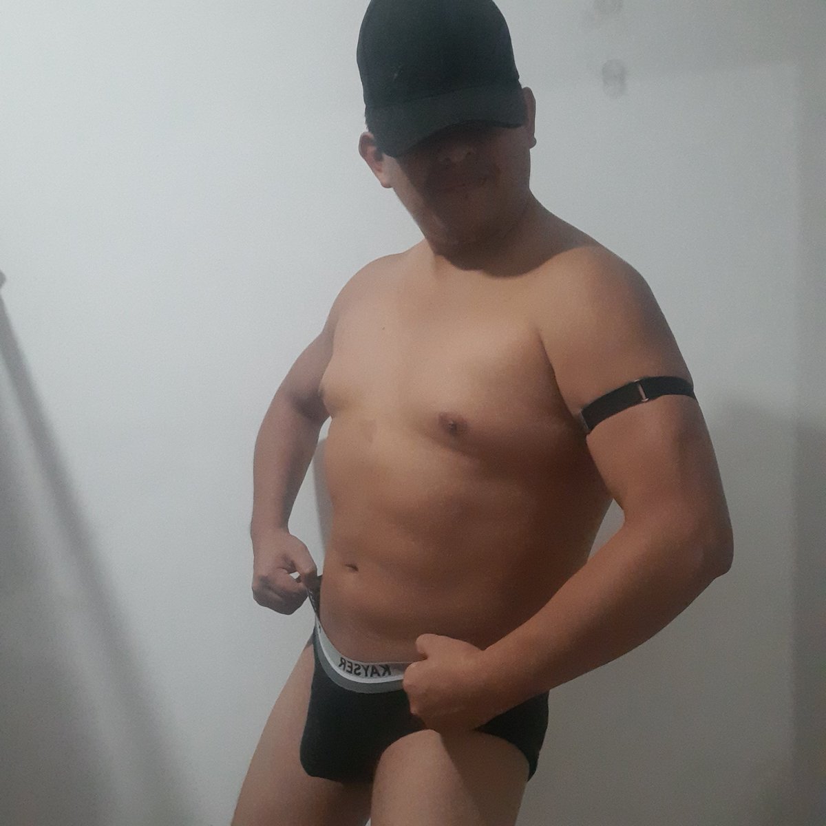 Dadtoq's tweet photo. Fox-to shoot 
Guys! Im so Happy, a happy fox 

People are already noticing a physical improvement, especially in their arms... I'm excited for the future

Enjoy 🩲🔥 https://t.co/X7BCvzxUDN