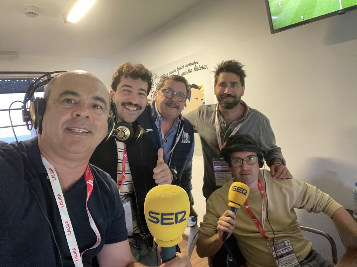 Jesus_Acal's tweet photo. Partido donde el @Cadiz_CF estuvo sobreviendo casi 85 min, hasta morir en la orilla. Una lástima por que la afición estuvo de 10 y de nuevo otro varapalo en los minutos finales. https://t.co/I4NO0MuHKi