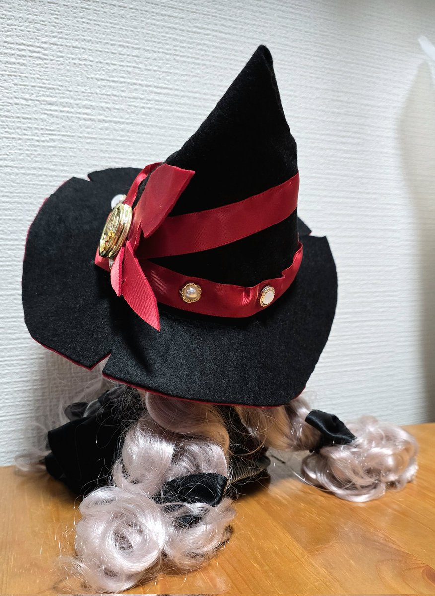 Arico_magic's tweet photo. 約一年半前につくったドール。
服や装飾は細部も拘り尽くした。生き写し。
長い杖もつくった。 https://t.co/YeJwgRz09u