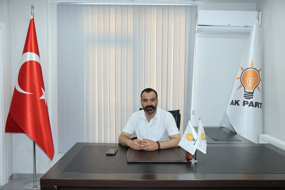 AKPartiElbistan's tweet photo. Elbistan için her zaman nöbetteyiz!
Bugün İlçe Başkanlığımızda Nöbetçimiz İlçe Yönetim Kurulu Üyemiz Serkan Yıldırım 

✍️ Soru ve görüşleriniz için kendisini ziyaret edebilir veya ☎️ 0344 412 01 03 numaramızdan kendisine ulaşabilirsiniz. https://t.co/q8O4EUEFrB