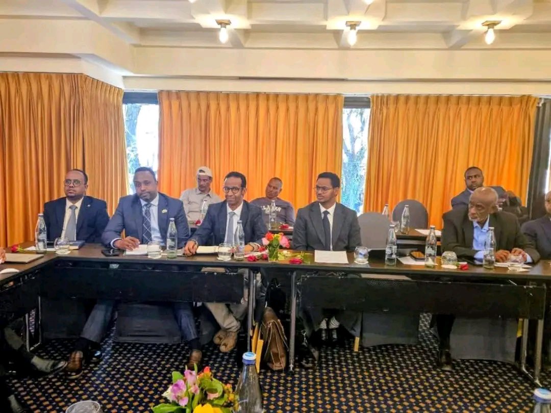 CentralBankSL's tweet photo. Bank of Somaliland Participates in Somaliland–Israel Business Forum

The Governor of the Bank of Somaliland, Mr. @AbdinasirAHersi , participated in a high-level business forum between Somaliland and Israel focused on strengthening economic cooperation, investment, and trade relations.

The discussions highlighted investment opportunities in ports and logistics, energy, fisheries, technology, agriculture, financial services, healthcare, and mining sectors.

The forum aimed to promote sustainable economic partnerships and enhance commercial cooperation between Somaliland and Israel. Somaliland seeks to benefit from Israeli expertise in finance, technology, and investment, while Israel is interested in expanding access to East African markets through Somaliland’s strategic location.

The event also showcased Somaliland’s growing role as a gateway to the Horn of Africa and a hub for regional trade and investment.

#BankOfSomaliland #Somaliland #Israel #Investment #Trade #EconomicDevelopment #EastAfrica #Finance

https://t.co/7l16W8YzkA
