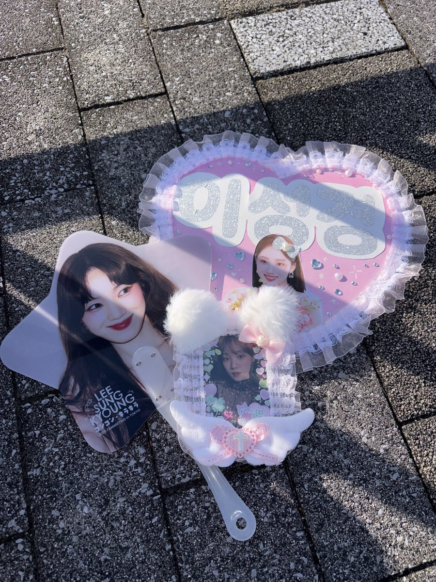 トレカとてもかわちい🤍🥺

#コンコンキラキラ
  #イソンギョン