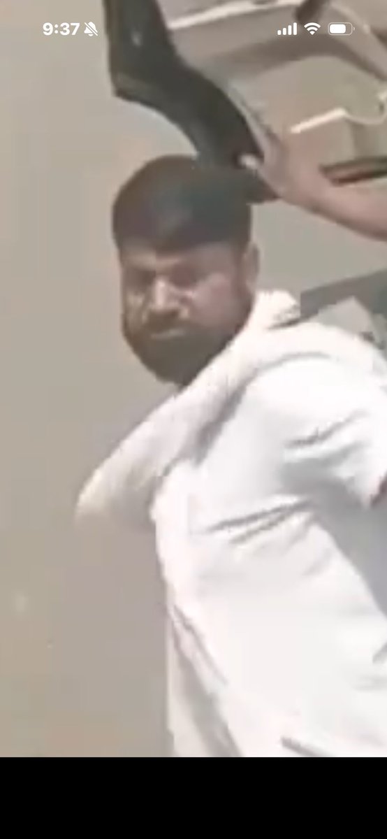 SouleFacts's tweet photo. Guys ! Make these guys famous 😡

A black Scorpio. A helpless truck driver. 

A mob that blocked his path, threatened him, and then smashed his windshield with a stone. The glass flew. The driver screamed: “My eye is burst.” 

This is not a road rage incident. 

This is a targeted, brutal attack on a working man earning his livelihood. 

@bihar_police the culprits are identifiable. Arrest them before this becomes a body count.

@samrat4bjp