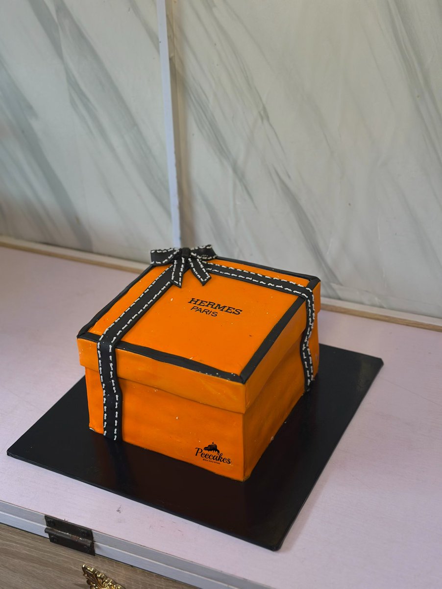 peecakes's tweet photo. Hermes box but make it cake!🧡 https://t.co/AJluoXgKbi