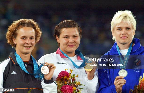 BogdanPoprawski's tweet photo. Keep moving:
Blood clots (2)

It was a shock to me when I learned about the sudden, totally premature death of Kamila Skolimowska in 2026 at the age of 26.
She was the Olympic champion in the hammer throw in Sydney 2000 and died during her throwing practice.
Autopsy results confirmed the cause of her death was a blood clot in the lung, or pulmonary embolism.

Why am I writing about it?
I learned about several cases of highly fit individuals who have developed blood clots.
They could be due to factors such as dehydration, long-distance travel, and potential vein compression, particularly in the shoulder/arm of athletes performing repetitive overhead movements.
Also, genetics. That will stay. It won't change.

What can help?
Contrary to common fears, physical activity does not cause a stabilized blood clot to break off and travel to the lungs.
1. Exercises reduce discomfort and swelling from venous insufficiency and improve lung function after a pulmonary embolism.
2. Best activities: Low-impact, moderate exercises are best, such as walking, swimming, cycling, and yoga.
3. Regular activity (at least 30 minutes daily) is highly effective for prevention.

PS: Keep walking and do deep squats.
