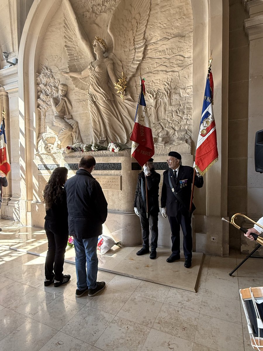 SF_paris11's tweet photo. Très belle cérémonie pour commémorer le 8 mai 1945 à #paris11 avec les élèves des écoles et collèges, le @sf_paris11, L’UNC et l’Encouragement Public https://t.co/dqujNI0Z8S
