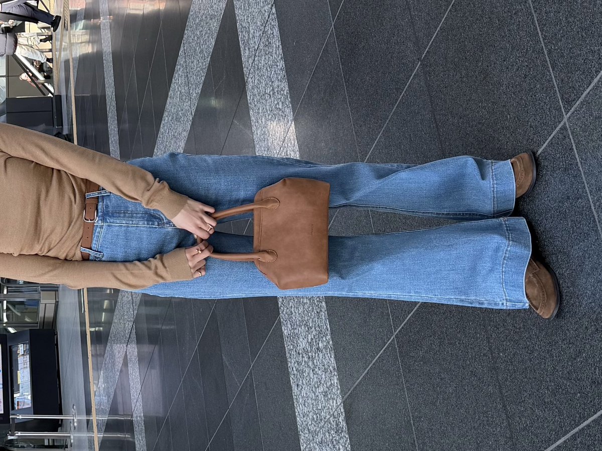 _yuzuki22_'s tweet photo. もうひと回り小さめならこれ👜
見た目以上に大容量で
500mlのペットボトルもすっぽり入る✨ https://t.co/Vdw9WIBN9J
