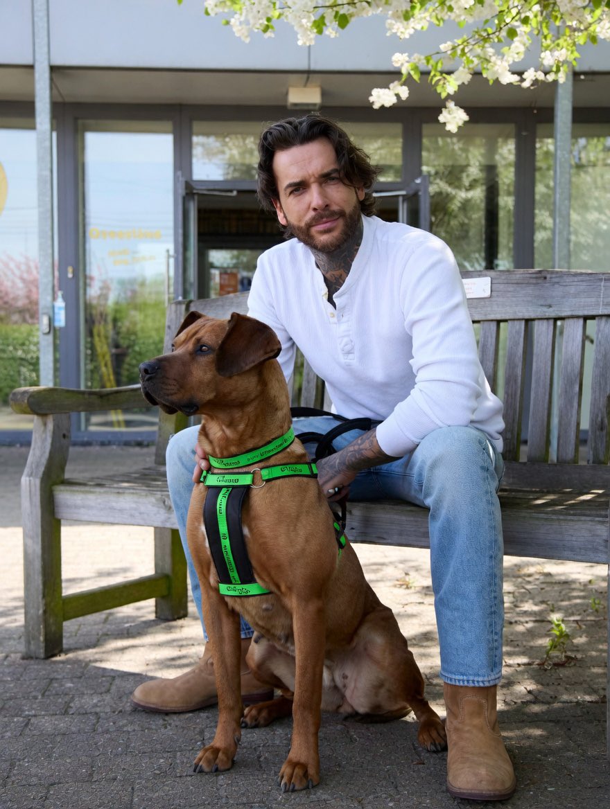 MattCas04807118's tweet photo. Pete Wicks, on first viewing I thought TV had found another flawed and really weird character that they’d build up and then smash down. 

Wrong, anyone that helps and adores animals is a credit to society and he’s actually a really sound fella.👍

For Dog’s Sake is back for a new series.