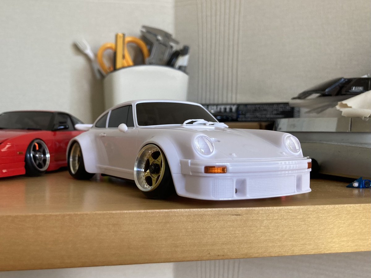 yatm44104's tweet photo. 並行して作成中の2台🚙🚓
相変わらずスローペース😅 スタイルに拘り、シャコタン姿を眺めて & 走らせてで作業は進みません☺️
#ミニッツ
#MRD
#MRDZERO零
#enjoysmileCo
#DDLABO https://t.co/O3FTnDKRA6