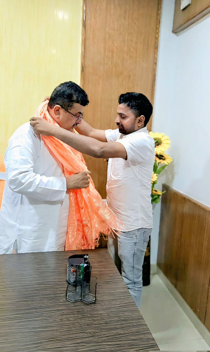 "बंगाल में एक नए युग की शुरुआत!

​पश्चिम बंगाल के लोकप्रिय एवं जन-जन के नेता माननीय शुभेंदु अधिकारी जी को मुख्यमंत्री पद की शपथ लेने पर हार्दिक बधाई एवं अनंत शुभकामनाएं। 
आपके कुशल नेतृत्व में पश्चिम बंगाल विकास की नई ऊंचाइयों को छुए, यही मंगलकामना है।"
<a href="/SuvenduWB/">Suvendu Adhikari</a> <a href="/BJP4Bengal/">BJP West Bengal</a>