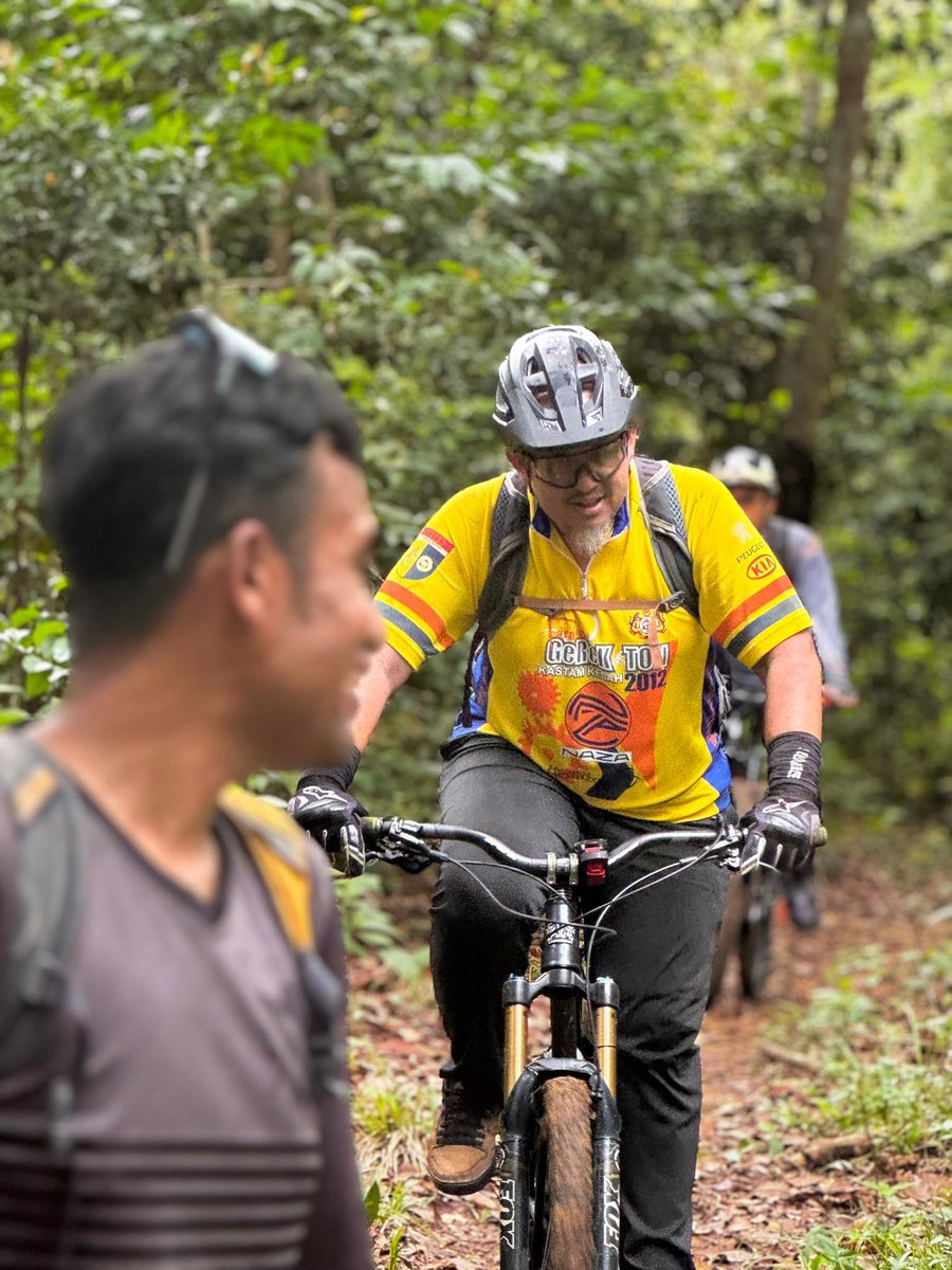 gegala_syahrir's tweet photo. #rideon #rideforhealth #mtblife #saturdayvibes #weekendroutine #mtbmalaysia #weekendride https://t.co/pcYcZDF4xs