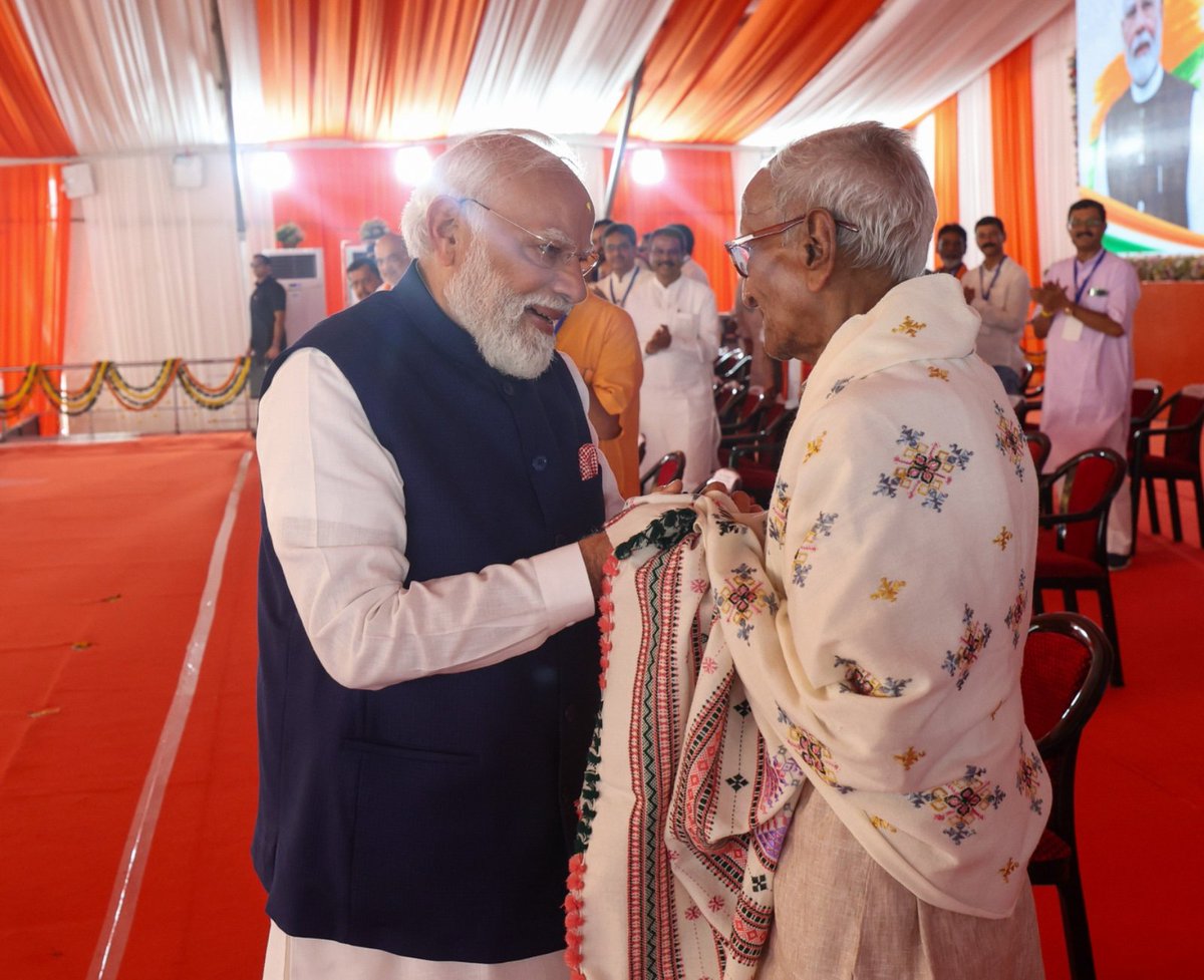 Narendra Modi tweet media