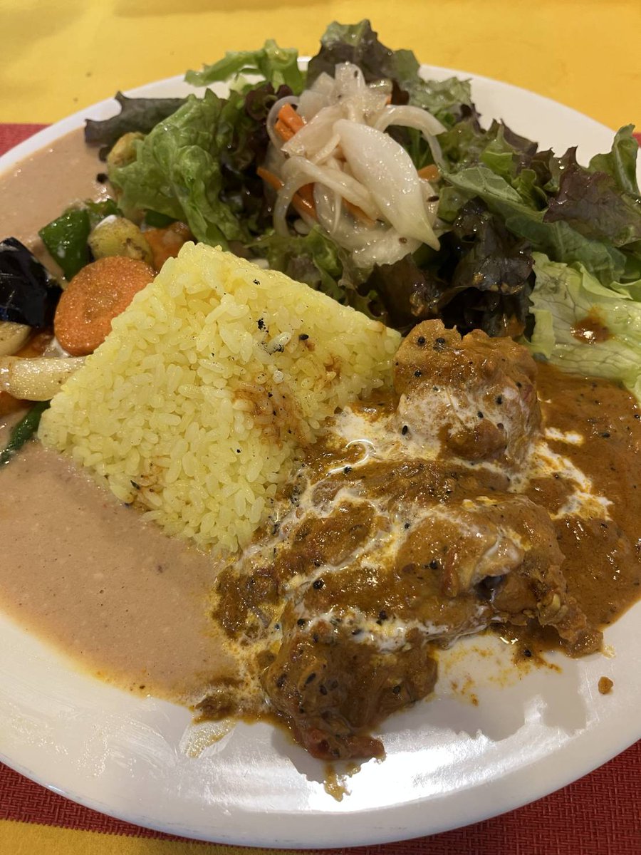 collectea's tweet photo. ホットチキンカレーを仕込んでいます。水を1滴も使わずに、磯沼牧場のジャージーミルクだけで煮込んでいます。約６０人分です。
辛さとミルクのコクが楽しめます。ご賞味下さい。
来週、再来週の定休日　5/12,13,19,20(火水)
営業時間　11:00～15:00
宜しくお願いします🙇‍♀️⤵️ https://t.co/P42C7fNBdb