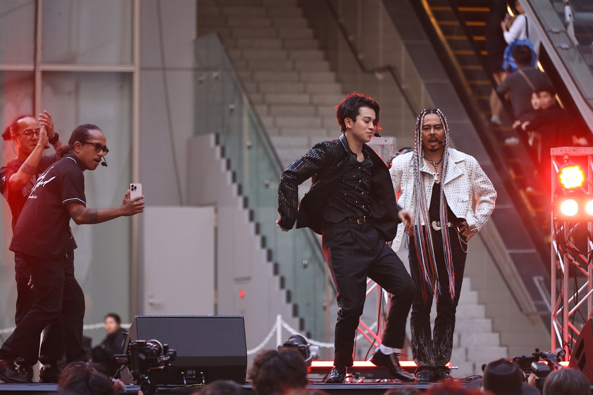 edgelinetokyo's tweet photo. 宮近海斗M・J『今夜はビート・イット』(Beat It)ダンスに歌舞伎町熱狂！生ムーンウォークに称賛 https://t.co/aDbysuB0ub

宮近のムーンウォークカットも記事内掲載
宮近は映画『Michael／マイケル』の宣伝大使就任生発表
#映画マイケル https://t.co/bUOXqrEcHK