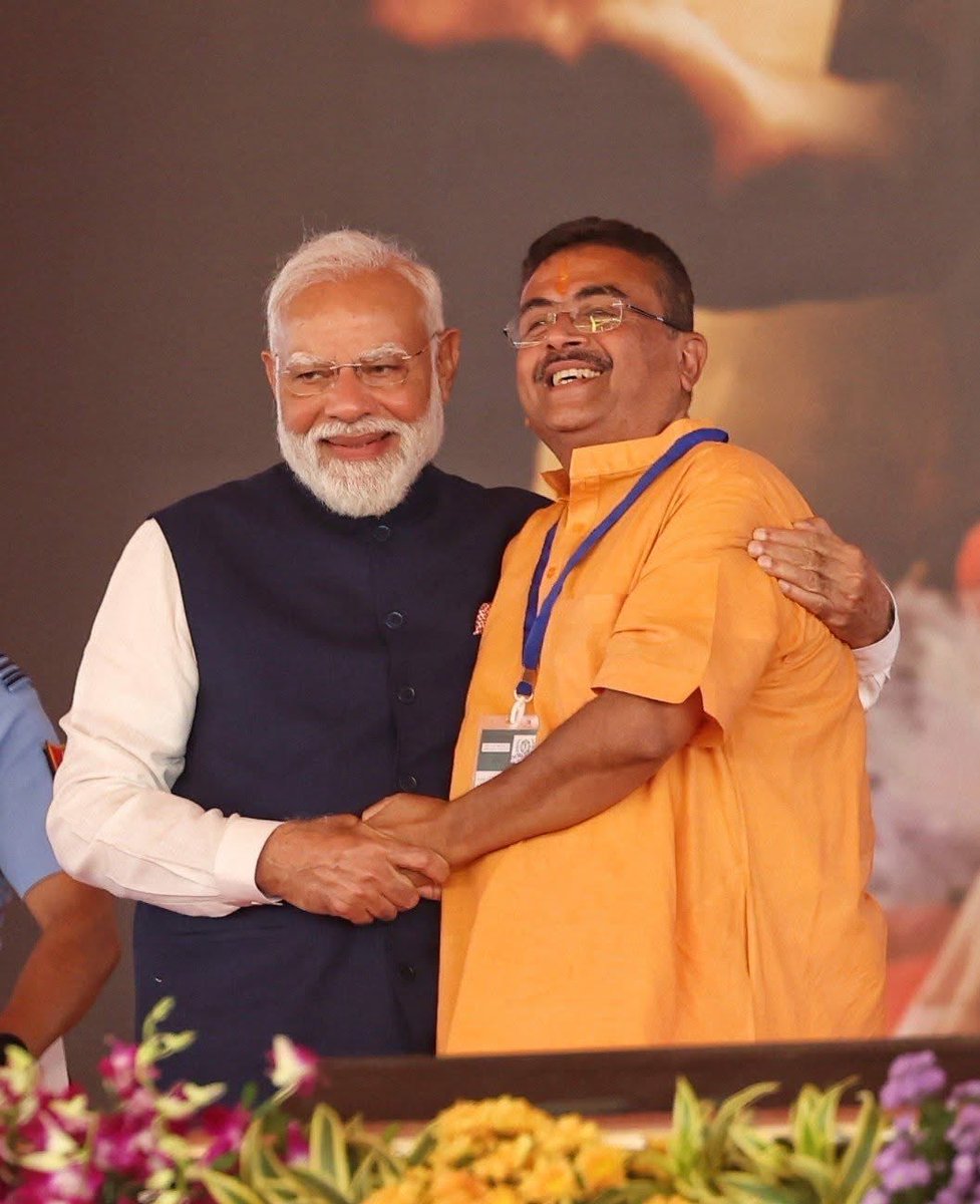 ashutoshbjpup's tweet photo. आज का दिन कश्मीर से लेकर कन्याकुमारी और कच्छ से लेकर संदेशखाली तक हर भाजपा कार्यकर्ता के लिए गौरवान्वित एवं भावुक कर देने वाला क्षण है।

बंगाल के मुख्यमंत्री पद की शपथ लेने पर @SuvenduWB जी को हार्दिक बधाई। #bengal https://t.co/OhO3H0yjq7