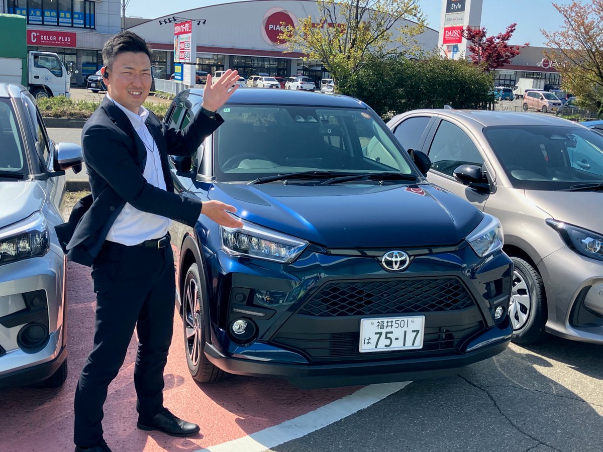 Netz_Fukui's tweet photo. ゴールデンウィーク期間中はおでかけして、いろんなクルマを目にされたでしょう！
その中でもSUV人気の高い今！
どこに行ってもこの2台は目にしたかと思います( ・∇・)

丸岡店 小山スタッフが「どんなライフスタイルの人に合うのか？」を書いてくれました。
https://t.co/hCJw4smpDx

実車をご覧になりたい方はネッツトヨタ福井まで！
お待ちしております！

新型、清水。

#GW #SUV #車 #car #ドライブ #トヨタ #ネッツトヨタ福井