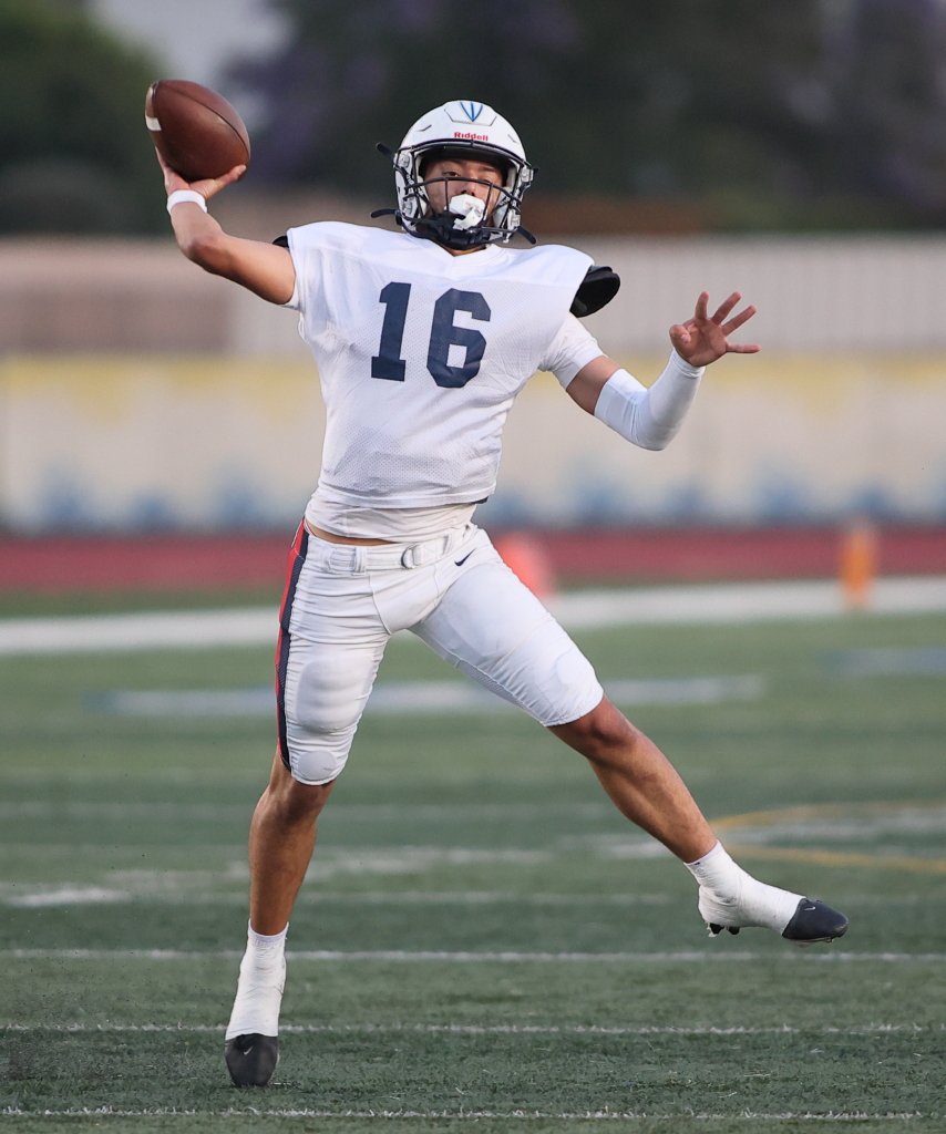 tspeterson40's tweet photo. https://t.co/jbKhG8MZbg South Too Much for North, 32-7 @coachspat @Coach_Maxie626 @Coach_AustinFB @Coach_Castaneda @RealBigGeorge_5 @dbarker44 @StPaulHSFB @brahmafootball @MrGoingGonzo https://t.co/pi4YRrSH3k