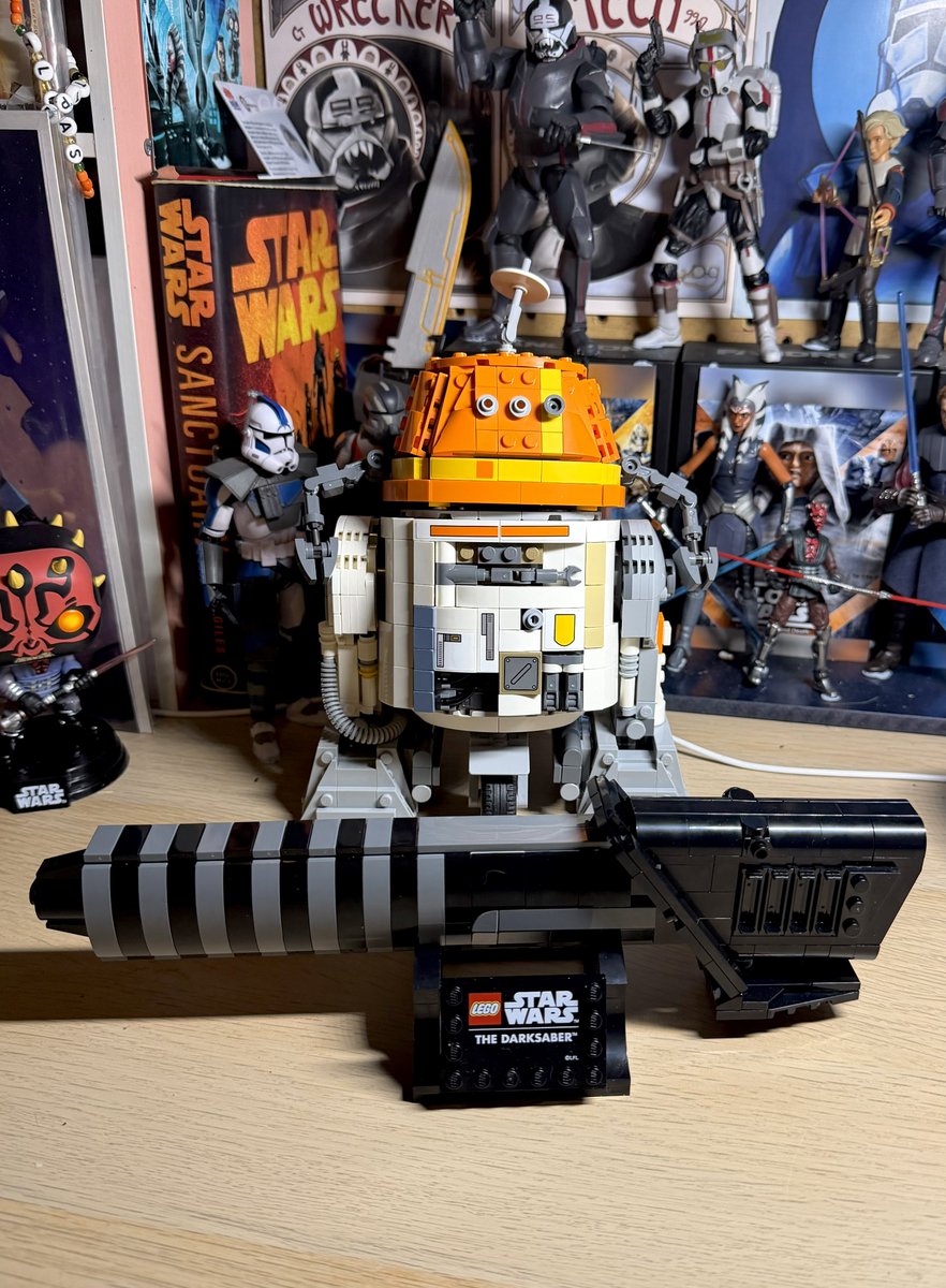PabuKayCF99's tweet photo. Finally finished my 2 brand new Lego builds I got last week for May The 4th Chooper and the Darksaber https://t.co/arxtWjp2JV