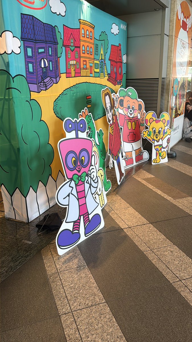 K3us_'s tweet photo. @yujyufudanchan 現在、こちらの前におります。
ピンクのパーカーを着ております。
よろしくお願いいたします。 https://t.co/zySmSIdGfa