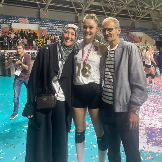 Nilüfer tweet media
