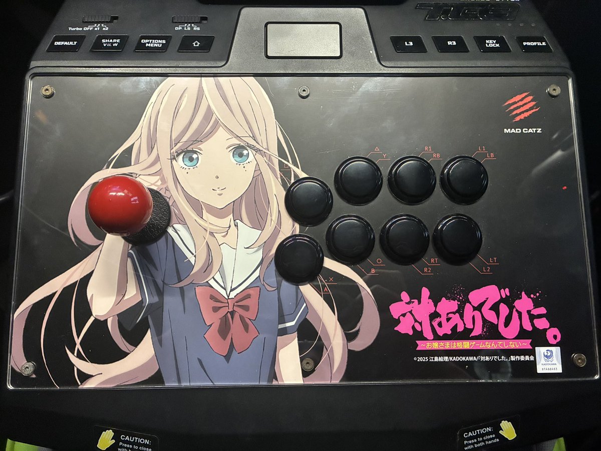 EVOJでMADCATZに寄ったら同じアケコンってことで天板貰えたから交換した！めちゃくちゃいい感じでモチベ戻ってきた、最高！