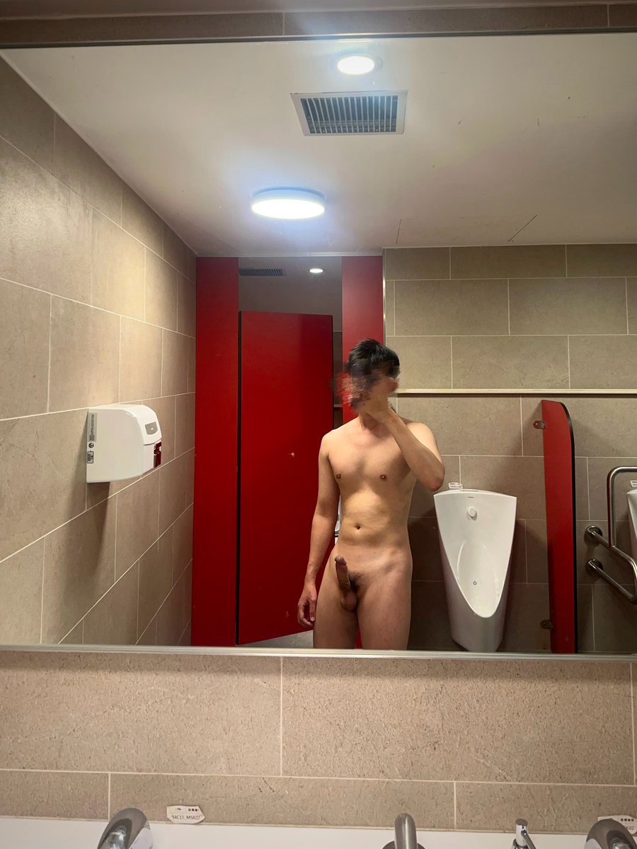 Yan881020's tweet photo. 昨天在這裡被兩個人射在身上
留著他們的洨搭捷運回家🥵 https://t.co/kh6Yzi7UXB