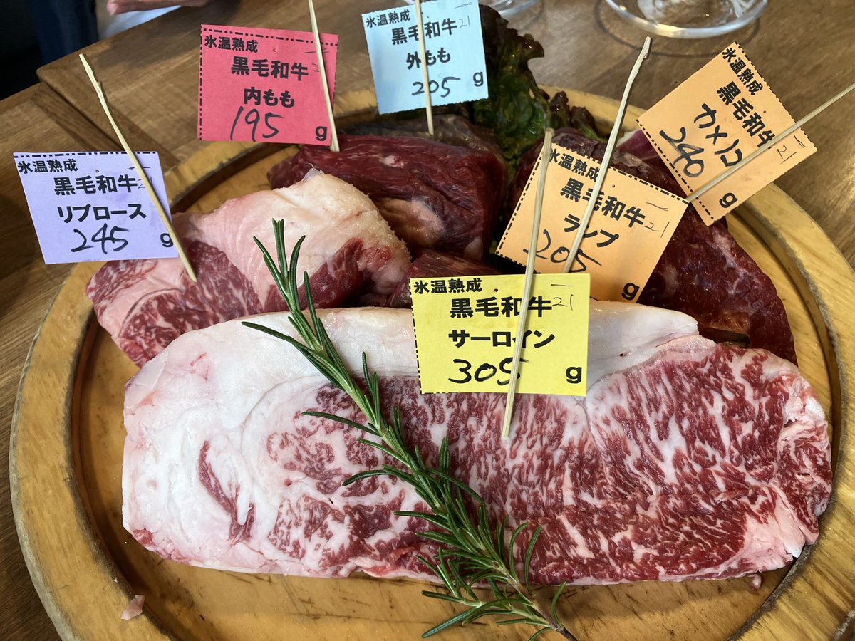 konitsubaki's tweet photo. GWはお友達の生誕お祝いお肉会に行ってきました！普段全然食べないから部位わからなすぎた🫠ランプ特に美味しかった😋😋

その後は浴びるほど飲んできました( ˘ω˘ ) ｽﾔｧ… https://t.co/vu6nofEtA0