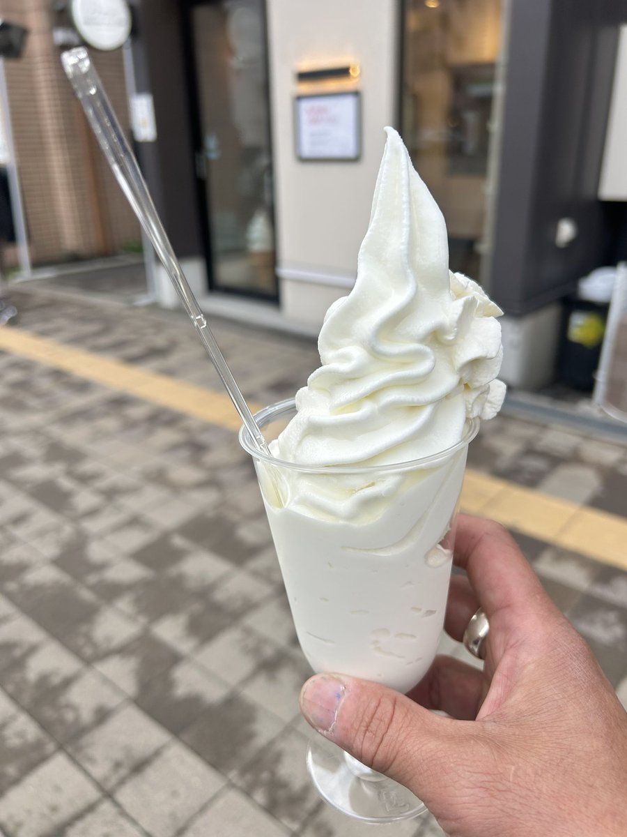 keibent's tweet photo. 白いパフェ
円山牛乳販売店
#円山牛乳販売店 #白いパフェ #円山 #札幌 https://t.co/KXhCxBqOme
