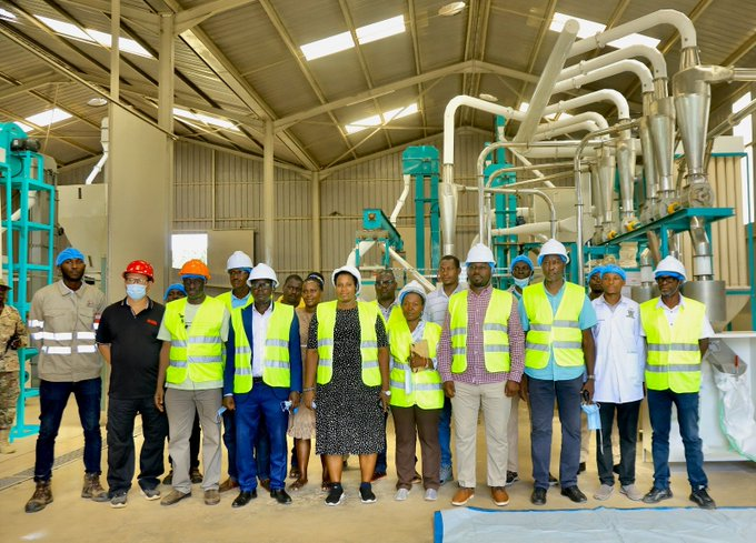 BelindahTyler's tweet photo. Coffee processing equipment coming to Bunyoro hub soon under President Yoweri Museveni's diversification plan. Farmers will benefit even more. Thank you. #WhyUgDecidedM7 https://t.co/bYJc7tCqYQ