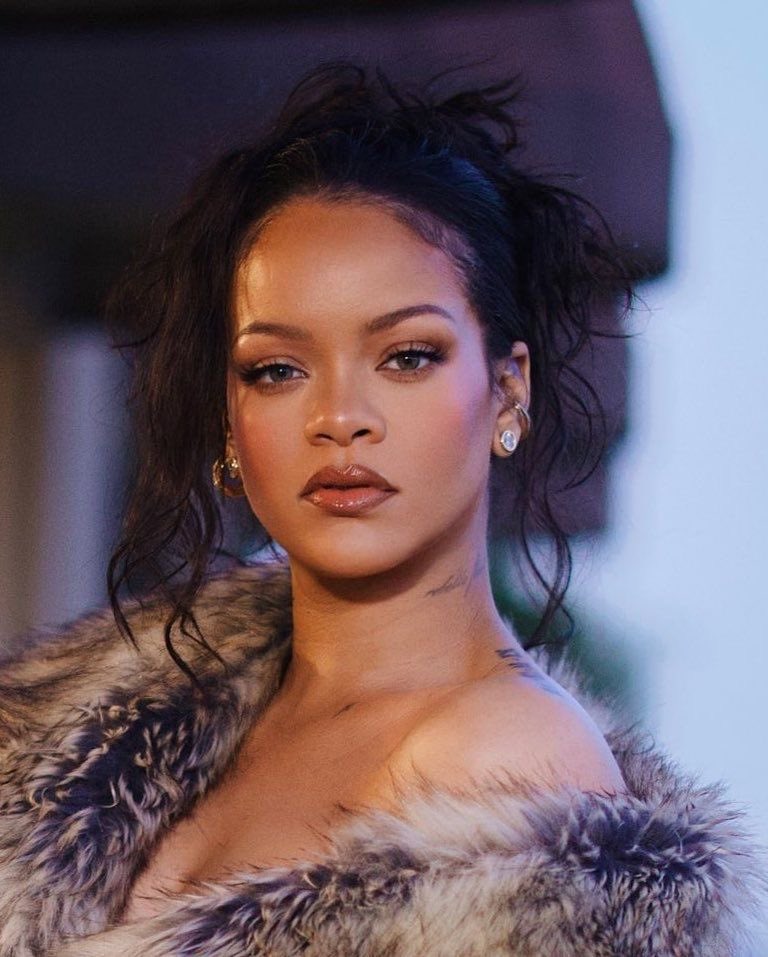 When it comes to face card, nobody is beating Rihanna.