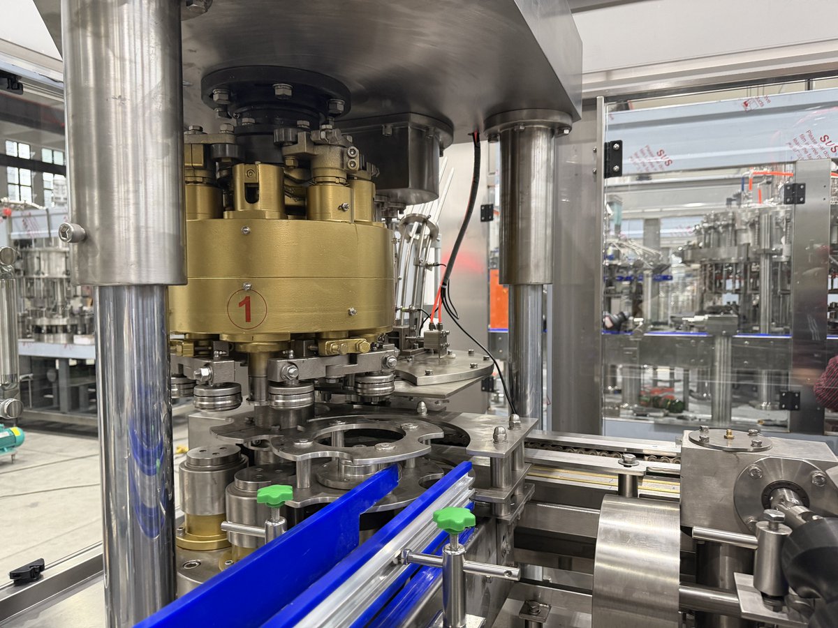 brewing_equip's tweet photo. 12-4 Can Filling Machine.
Capacity: 2000-3000 CPH for 330ml and 500ml cans.
Isobaric filling, CO2 replaces air to reduce dissolved oxygen, Steady and reliable seam.

Web: https://t.co/ycSMHJJp9D; https://t.co/HruXHjbA2a
Email: robert@alstonbrew.com
Tel/WhatsApp: +86 18396869045 https://t.co/lm9waeFcrM