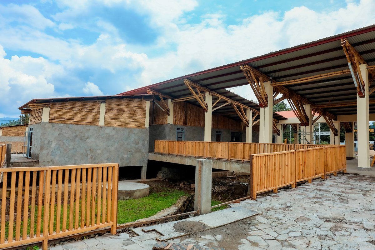 MusanzeDistrict's tweet photo. As the final touches are being completed, #FoodCourt is unveiling its remarkable beauty &amp; vibrant character, poised to become a premier destination for tourism, leisure &amp; business in Musanze city. We warmly invite you to invest in Musanze. Don't wait; seize the opportunity today! https://t.co/bKM9zeVZOu