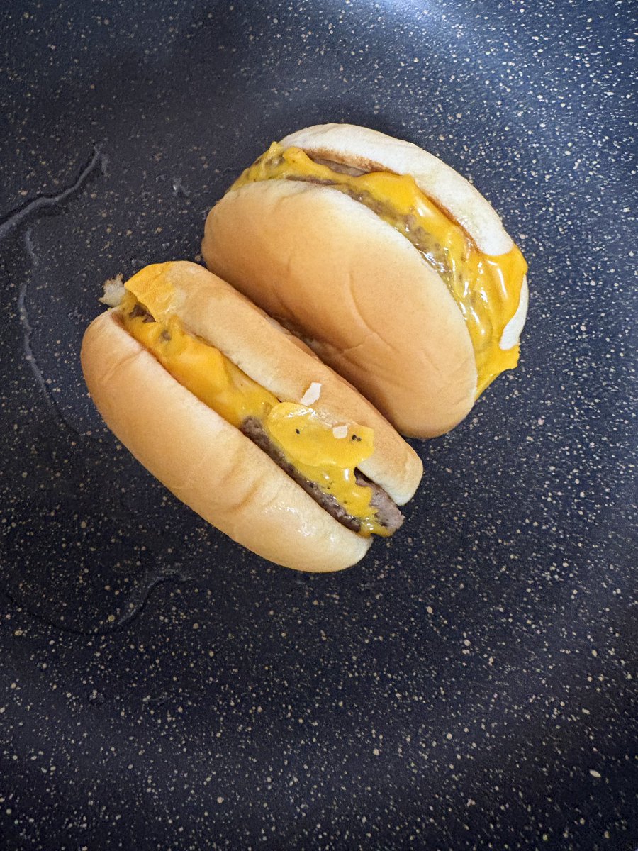 kokoro806yng6's tweet photo. 鳥羽シェフは天才でした😌

#McDonald
#ダブルチーズバーガー🍔
#マック
#マクド
#マクソ
#MickeyDs
#McDs
#Maccas https://t.co/ysSdmpMXWJ