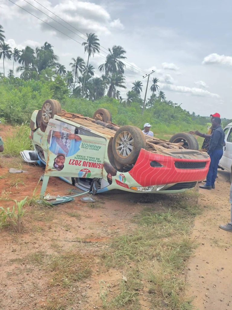 Sir_osas's tweet photo. Apc supporters vehicle, on their way to ewohimi. https://t.co/FELoEjNl7G