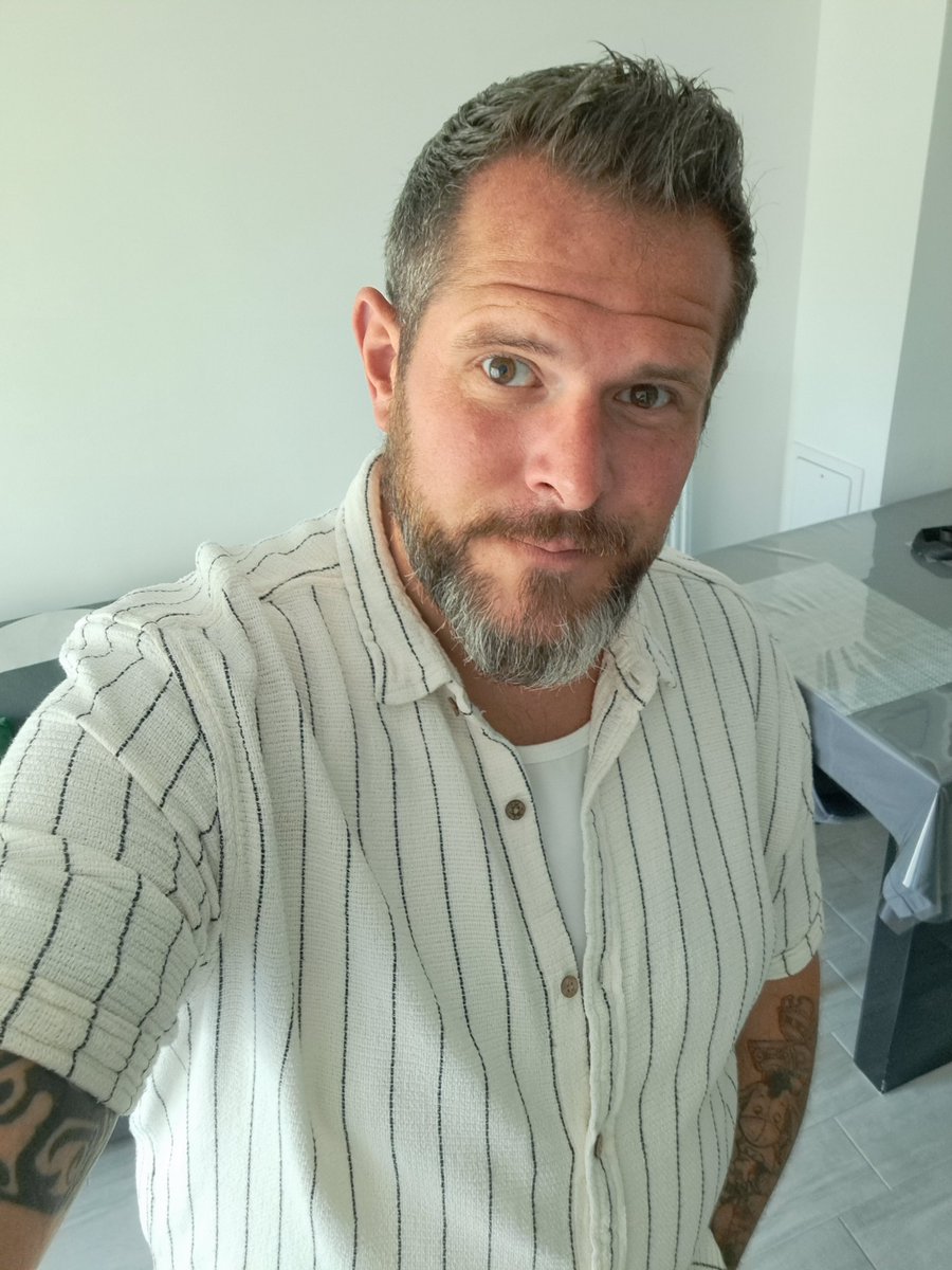 Alecbear tweet media