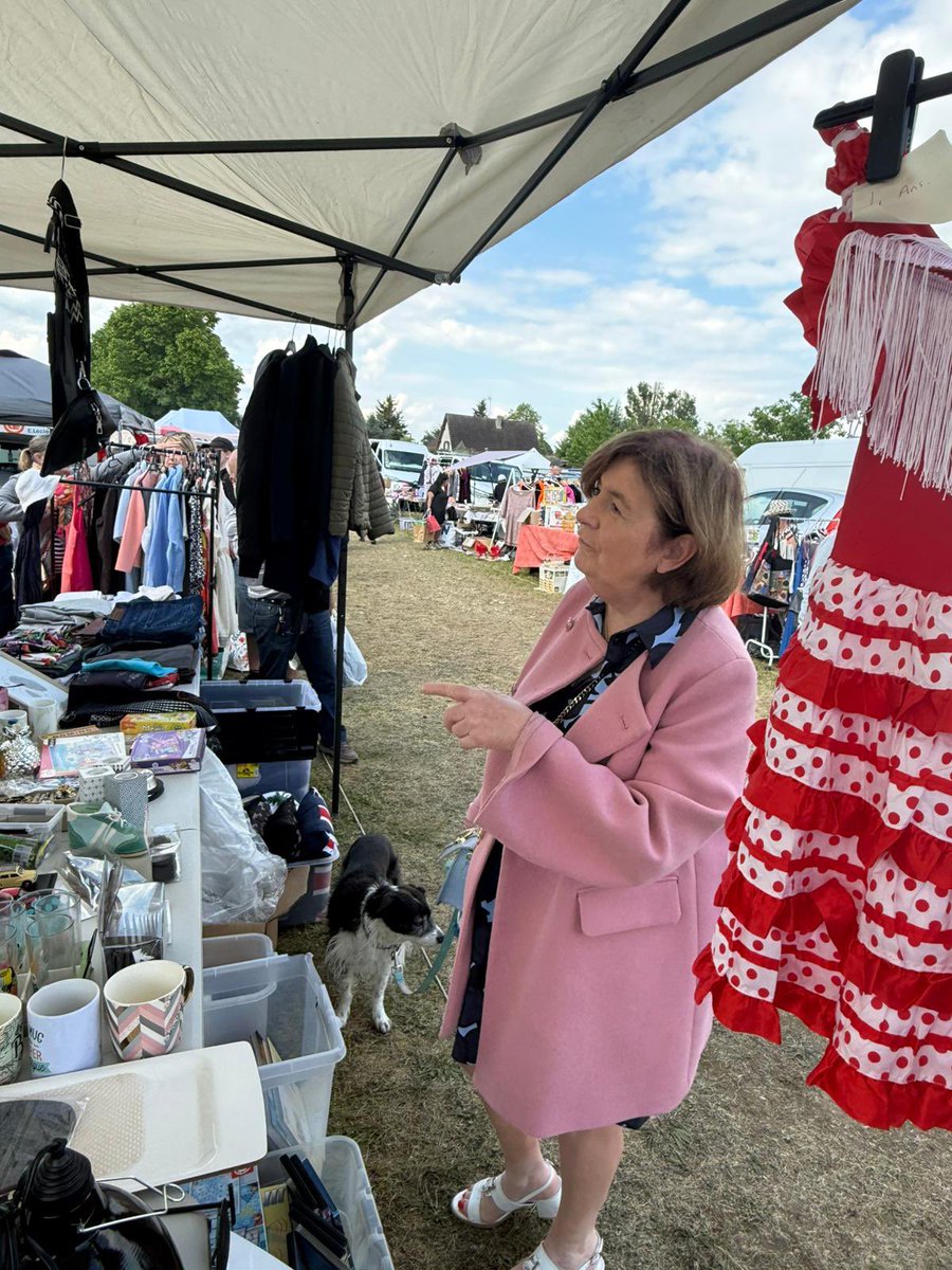 RoullaudBeatric's tweet photo. Hier après-midi se tenait une mega brocante à #Poincy avec 600 exposants, à laquelle nous nous sommes rendus avec @nicolas_nnz .
@groupeRN_off
@RNational77
@RNational_off
#RN77 https://t.co/HM2NoRXIha