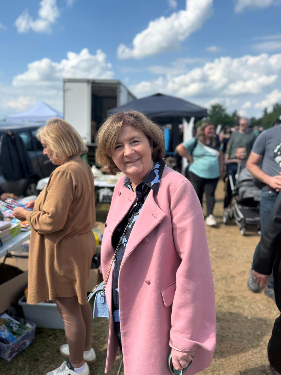 RoullaudBeatric's tweet photo. Hier après-midi se tenait une mega brocante à #Poincy avec 600 exposants, à laquelle nous nous sommes rendus avec @nicolas_nnz .
@groupeRN_off
@RNational77
@RNational_off
#RN77 https://t.co/HM2NoRXIha