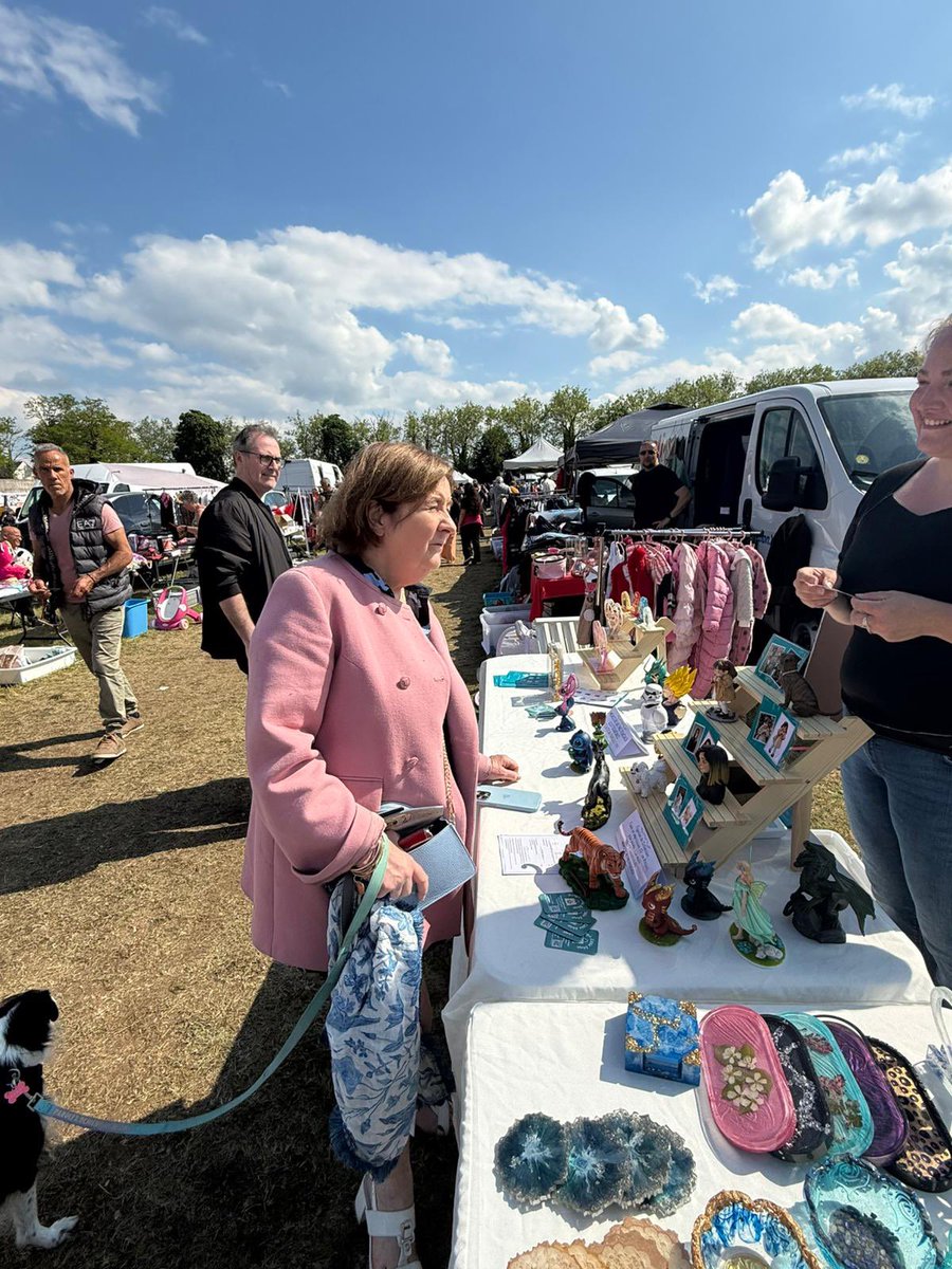 RoullaudBeatric's tweet photo. Hier après-midi se tenait une mega brocante à #Poincy avec 600 exposants, à laquelle nous nous sommes rendus avec @nicolas_nnz .
@groupeRN_off
@RNational77
@RNational_off
#RN77 https://t.co/HM2NoRXIha