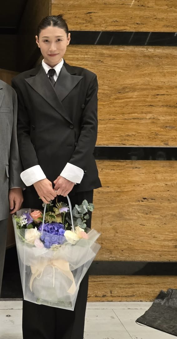 올롭¹⁰ tweet media
