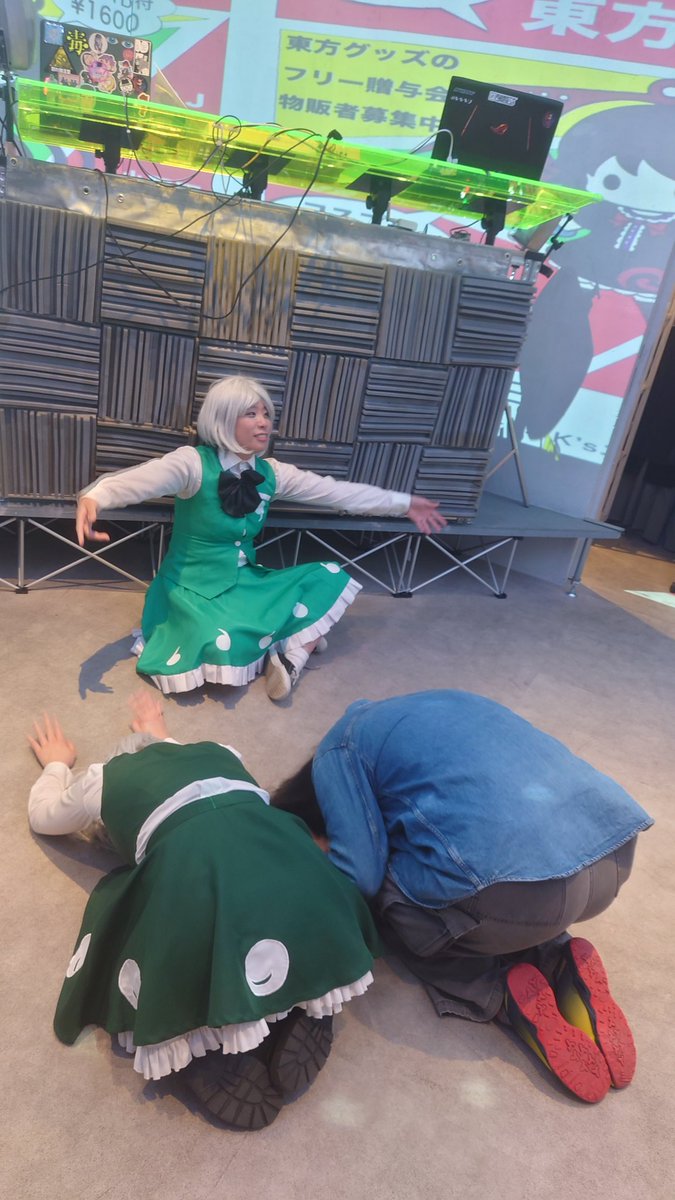 bluebee1979's tweet photo. 歓談タイムで下田がやりたい放題やってるwww
#ただの東方イベント https://t.co/fpeh1ySA0Z