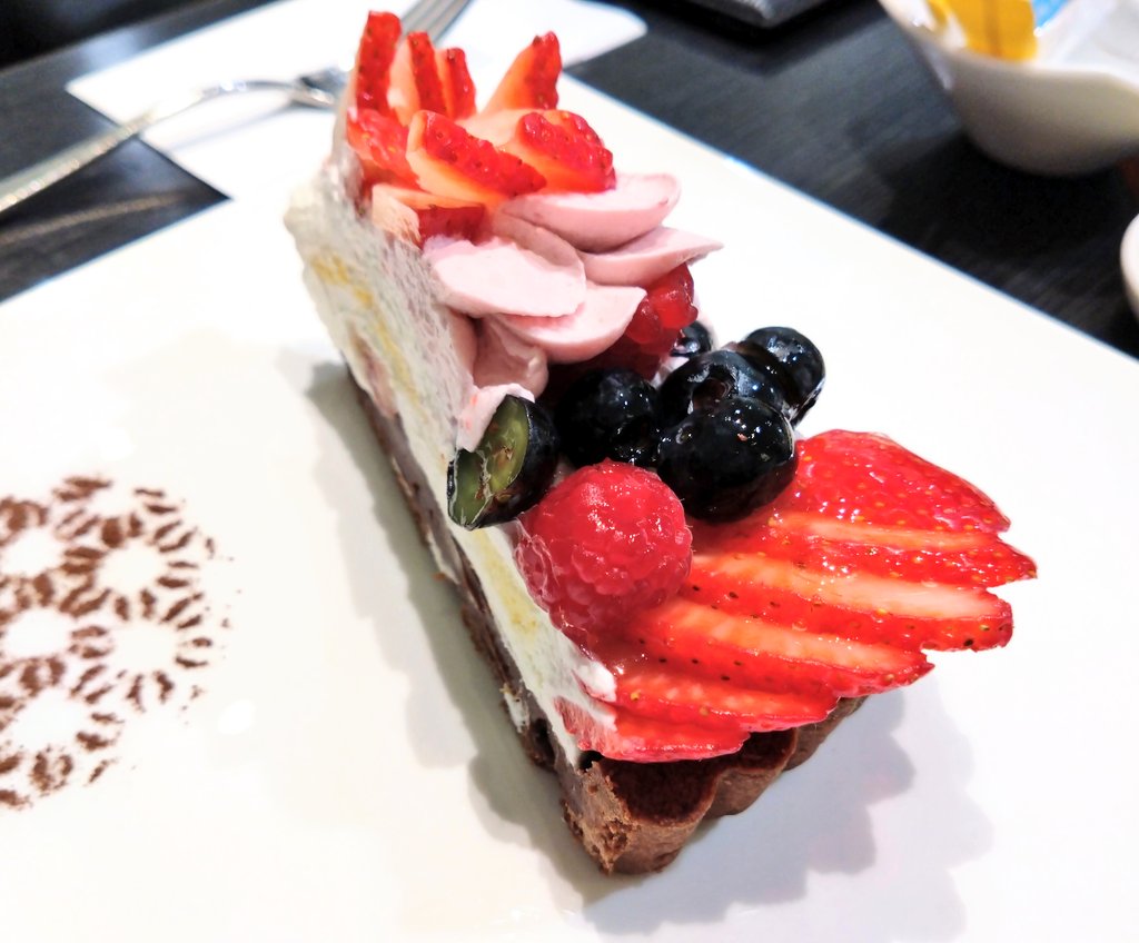 1nyan7's tweet photo. 食べてばかりだな🙄 https://t.co/SimfJv49Ws