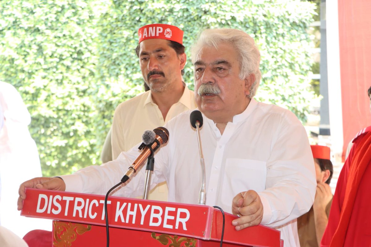 ANPMarkaz's tweet photo. عوامی نیشنل پارٹی ضلع خیبر کے زيراہتمام شمولیتی تقریب، سپاہ سے تعلق رکھنے والے مختلف معززین اور مشران نے خاندانوں سمیت عوامی نیشنل پارٹی میں شمولیت اختیار کی۔ شمولیتی تقریب سے عوامی نیشنل پارٹی کے صوبائی صدر میاں افتخار حسین اور جنرل سیکرٹری حسین شاہ یوسفزئی خطاب کررہے ہیں۔

#ANP | #ANPPakhtunkhwa | #ANPKhyber