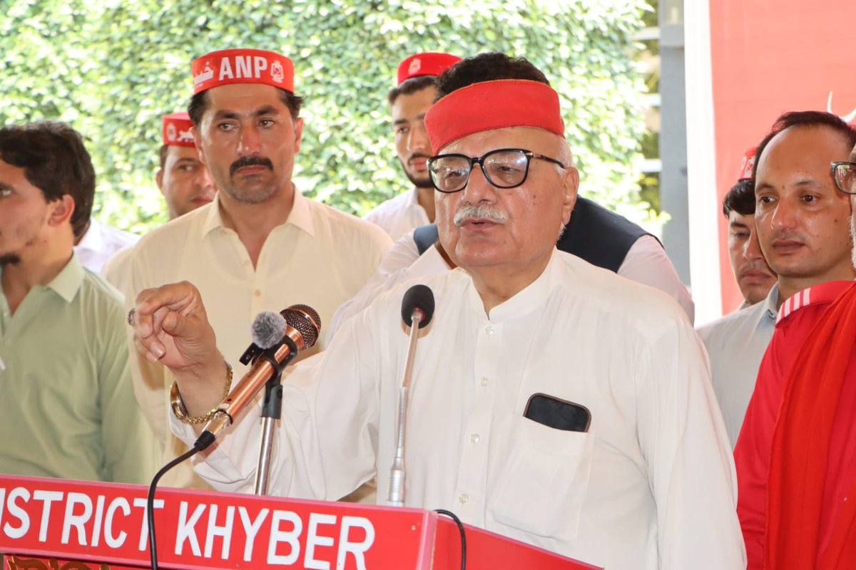 ANPMarkaz's tweet photo. عوامی نیشنل پارٹی ضلع خیبر کے زيراہتمام شمولیتی تقریب، سپاہ سے تعلق رکھنے والے مختلف معززین اور مشران نے خاندانوں سمیت عوامی نیشنل پارٹی میں شمولیت اختیار کی۔ شمولیتی تقریب سے عوامی نیشنل پارٹی کے صوبائی صدر میاں افتخار حسین اور جنرل سیکرٹری حسین شاہ یوسفزئی خطاب کررہے ہیں۔

#ANP | #ANPPakhtunkhwa | #ANPKhyber