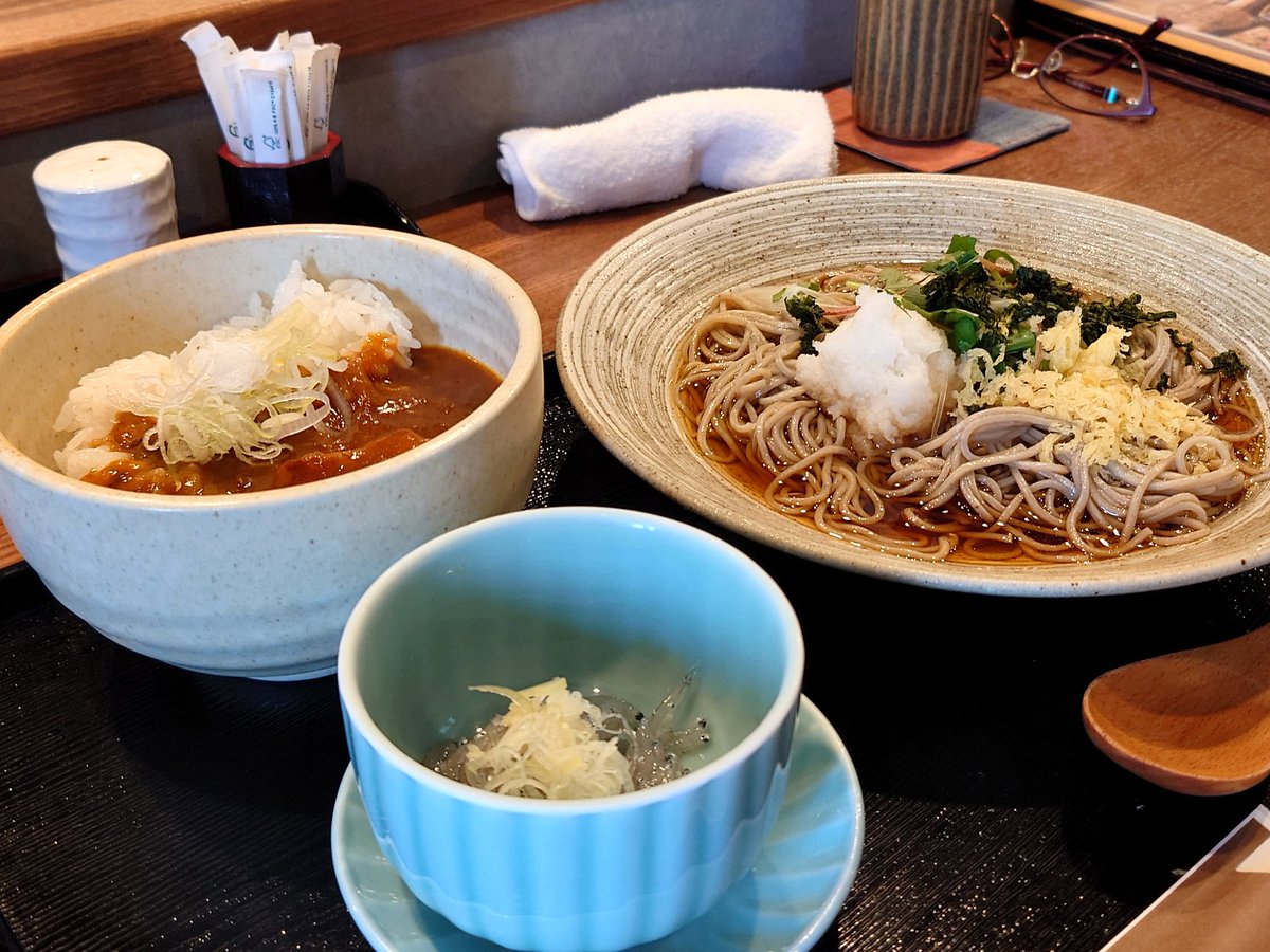 boy_nemui's tweet photo. 今日のお昼は久しぶりの蕎麦屋👌
午後は刃欠けのあった #越前加茂藤 
の包丁を#300でキッチリ刃出し
と三徳さんと牛刀二本の研ぎを
やってました。
#蕎麦 
#ALTSTONE 
#深シリーズ
#300 はザクザク研げる https://t.co/4YKfrafMHG