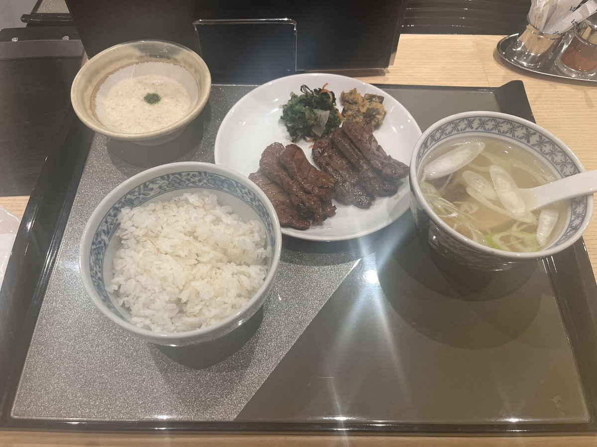 rayhooooo180's tweet photo. お腹いっぱいだと投げれないからずっと飯我慢してたぶん美味さが増すぅ！ https://t.co/cGEq2zAHHV
