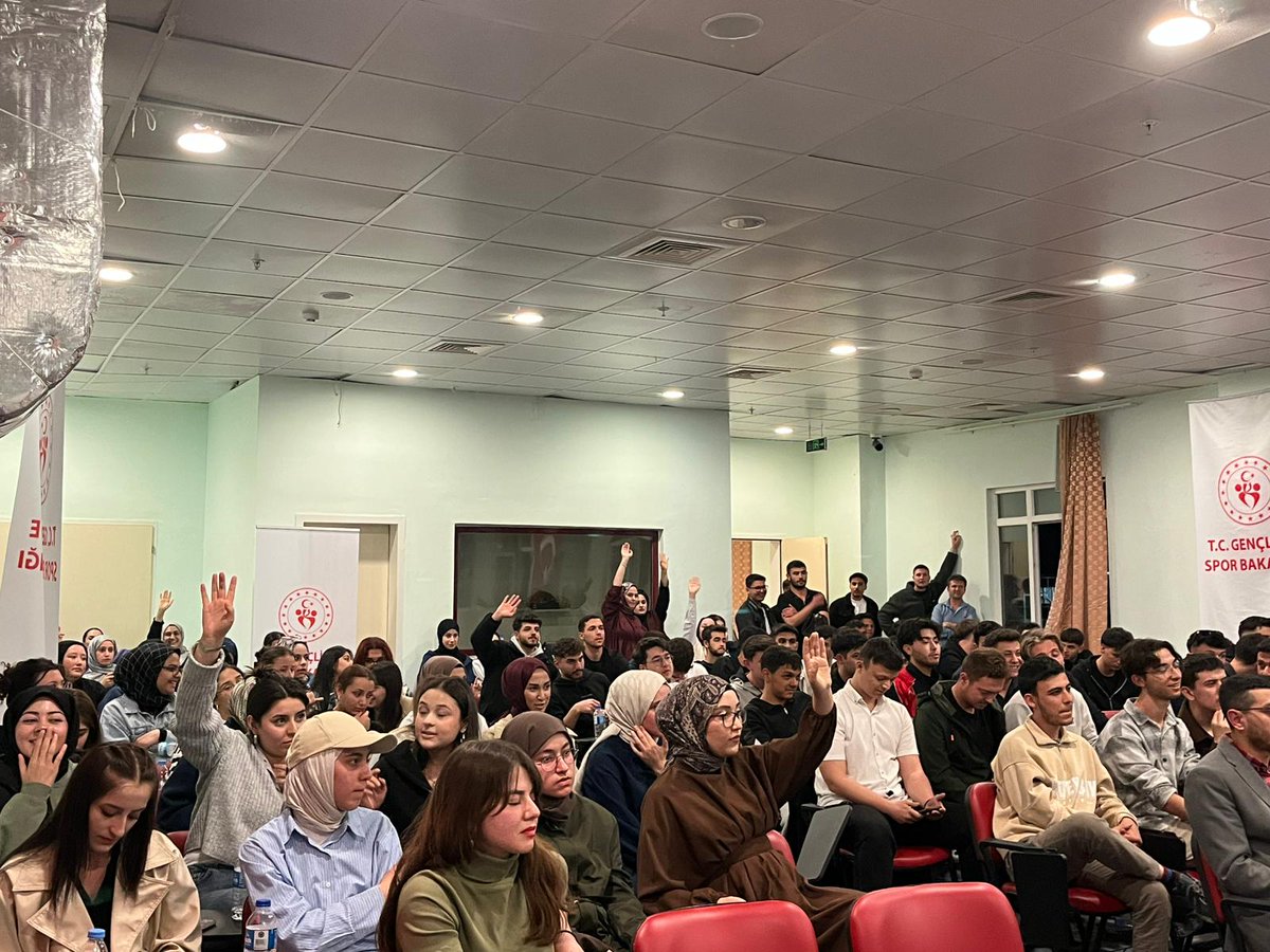 KonyaKYGM's tweet photo. 📍 Kadınhanı Yurdu

Manevi danışmanımız koordinasyonunda düzenlenen genel kültür bilgi yarışmasında İlçe Müftüsü ve müftülük personelinin jüriliğinde bir araya geldik. 🧠
Dereceye giren öğrencilerimize ödüllerini takdim edip ikramlarla günümüzü tatlandırdık.🏆 
@OA_BAK @GSB_KYGM https://t.co/hdXlP4LEyE