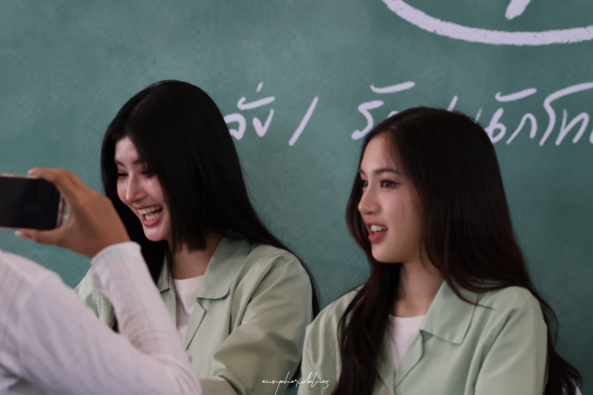 eunphoricblues's tweet photo. it’s been a while, Claire and Bell 💚

BLEJIE BEFORE FADE FANSIGN

#ClaireBellFansign https://t.co/8PQFjWVG5o